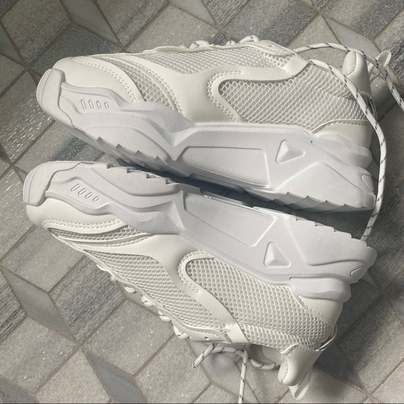 white chunky sneakers - Picture 4 of 12